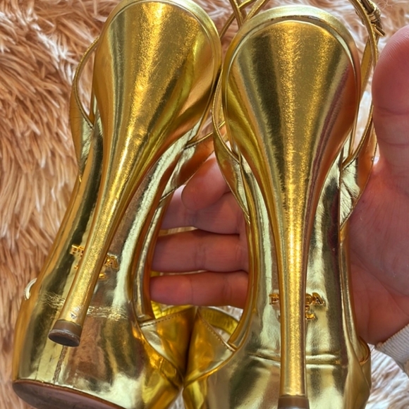 PRADA ✨ | Metallic Gold Leather T Strap Platform Sandals Size 42 | 11 Women’s US - Picture 7 of 12